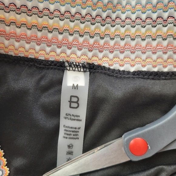 B Black and Beige Bikini Set 2 Pieces Women's Size Medium - Picture 4 of 9